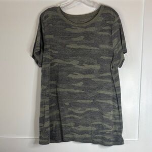 Torrid Olive Classic Fit Tee size 1 in good condition